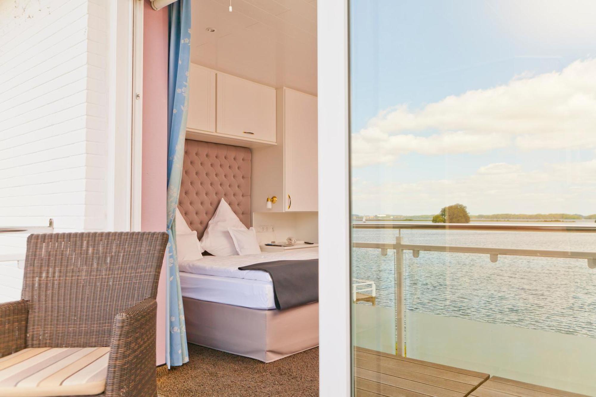 Strauers Hotel Am See Bosau ภายนอก รูปภาพ