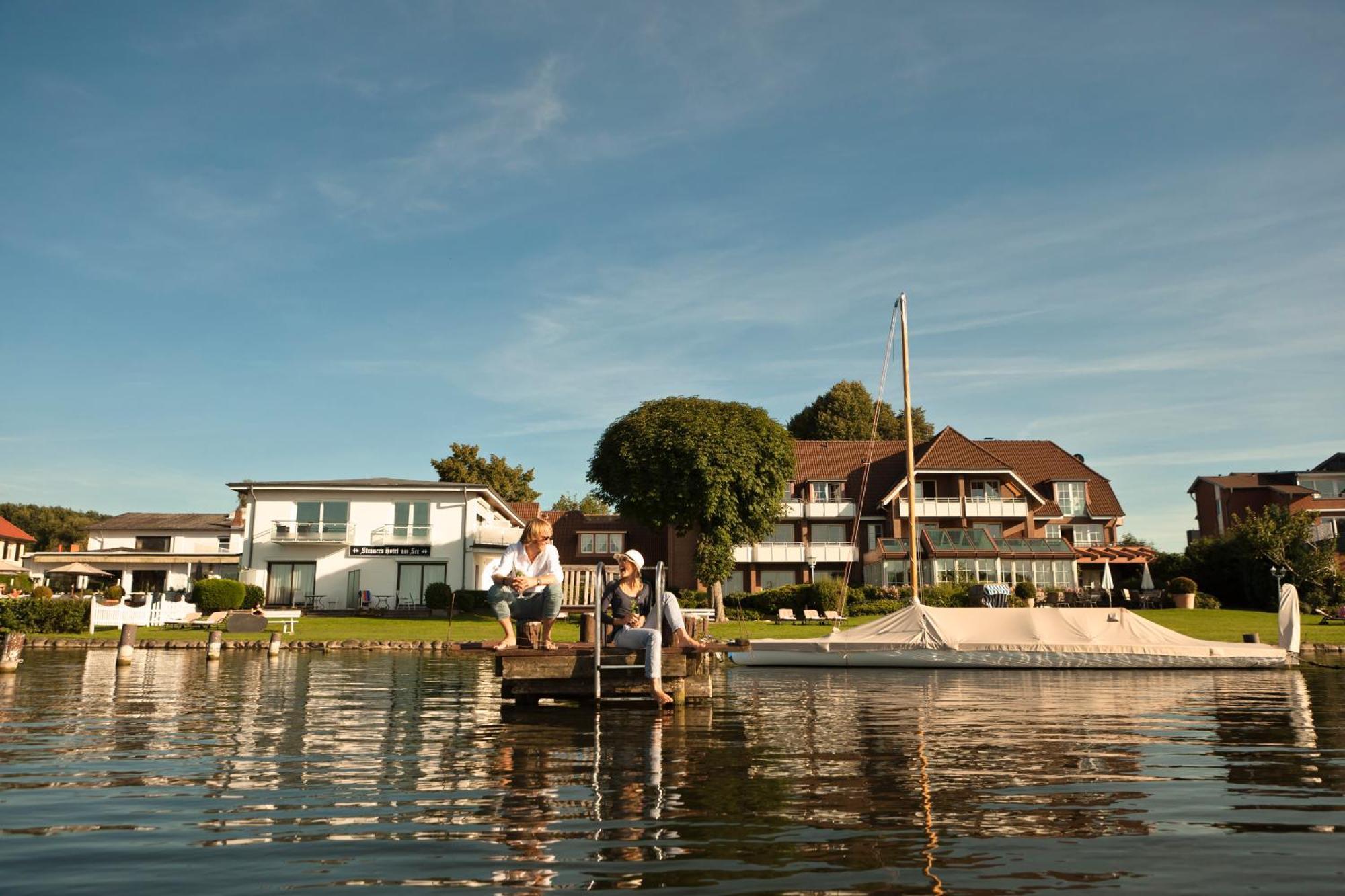 Strauers Hotel Am See Bosau ภายนอก รูปภาพ