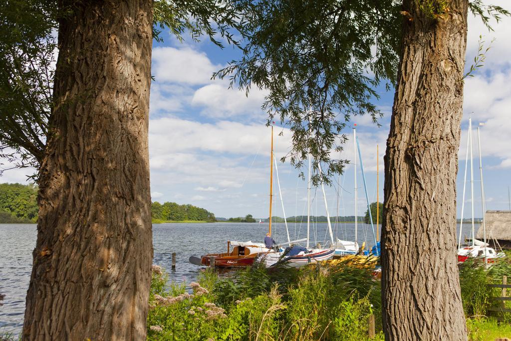 Strauers Hotel Am See Bosau ภายนอก รูปภาพ