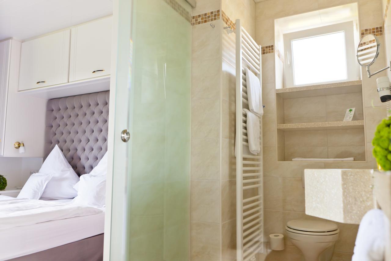 Strauers Hotel Am See Bosau ภายนอก รูปภาพ